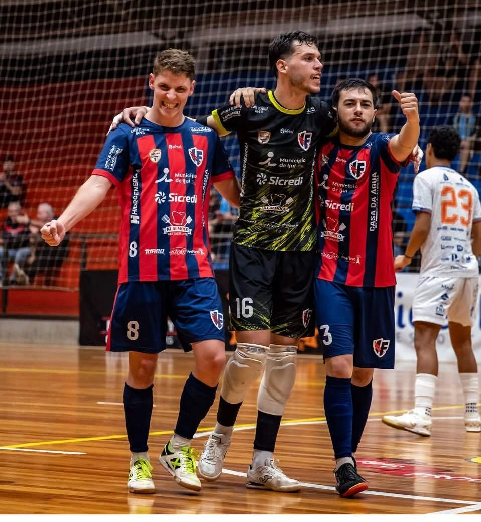 IJU� FUTSAL VENCE UFSM PELA S�RIE OURO 