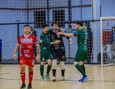 LOCOMOTIVA VENCE EM CASA E REASSUMIU A LIDERAN�A DO GRUPO C DA S�RIE PRATA 