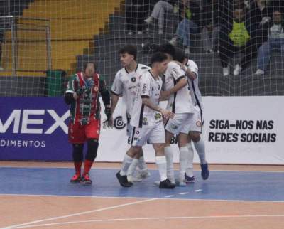 AGE ESTREIA COM VIT�RIA EM CIMA DOS DONOS DA CASA NA COPA SUL